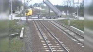 ?♂️Не опустил кузов и зацепил контактную сеть