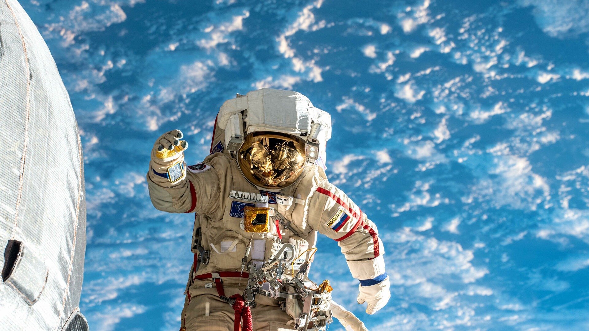 Российские космонавты выходят в открытый космос 19/01/22 14:00 | ТНВ