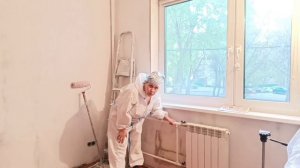 Какой выбрать клей для обоев, валик, кювету, советы опытного маляра