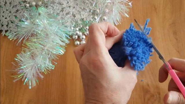 НОВОГОДНЯЯ ИГРУШКА ШАПОЧКА смотреть онлайн