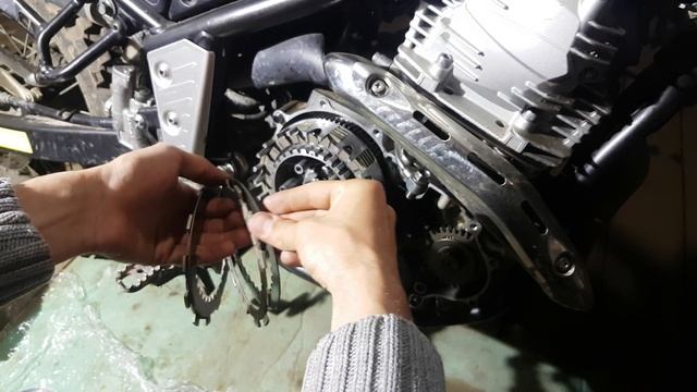 Меняем сцепление Yamaha tricker 250 (Xt225) смотреть онлайн