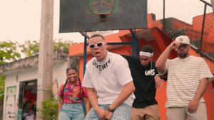 La Piscina 🌊🏊♂️ Lizzy Parra ft Enmanuel Richarson, Erick Darauch, Angel Gomez (Video Oficial)