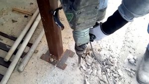 Бурение отбойным молотком