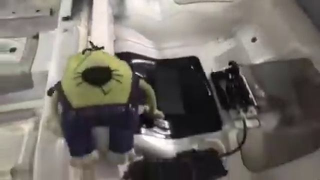 Жаль, но Рено Колеос с минимальным набором заводских материалов для кофморта и тишины в салоне смотреть онлайн