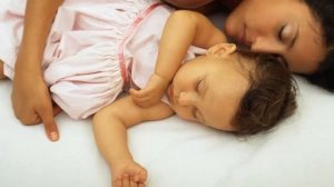 Как отучить ребенка спать с мамой