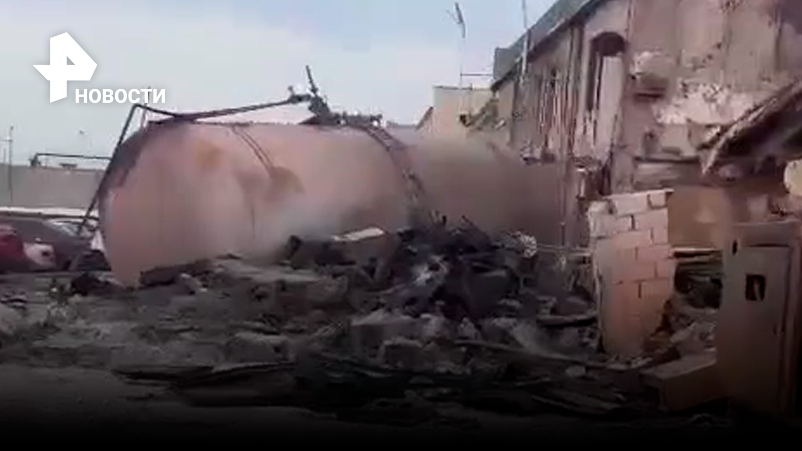 Выжженные руины, дым и пепел: последствия взрыва на АЗС в Махачкале - взгляд с места событий / РЕН