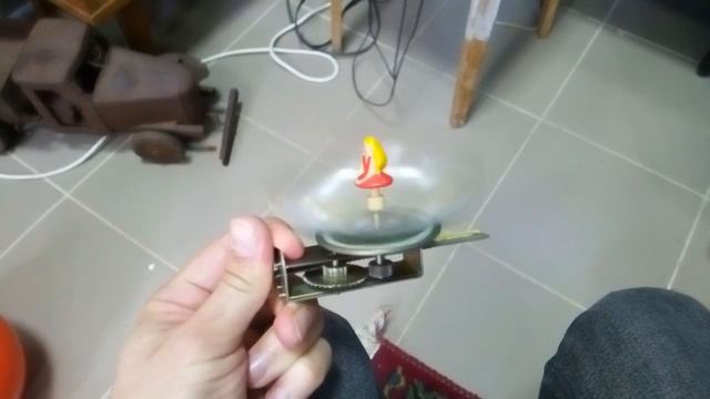 Цветок, раскрывающийся при вращении смотреть онлайн