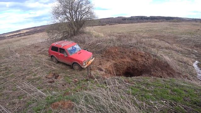 Откопали конный прицеп в глине. Коп в брошенной дерене. смотреть онлайн