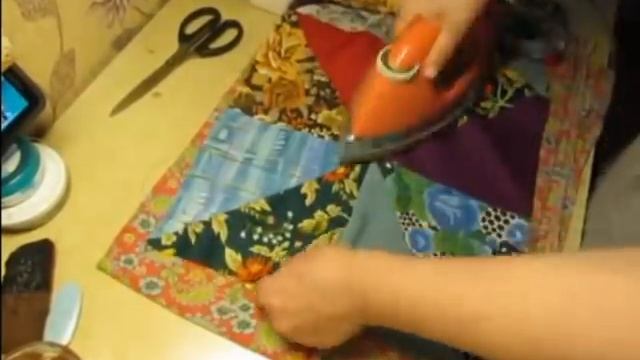 Лоскутное одеяло из вещей, которые давно вышли из моды. смотреть онлайн