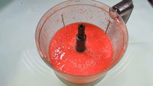 Аджика из помидор и чеснока. Без варки без стерилизации и уксуса.
