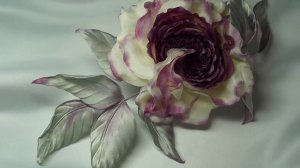 Французская фиолетовая роза