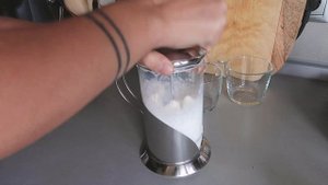 Как быстро сделать вкусный кофе латте или капучино дома без капучинатора (вспенивателя молока)