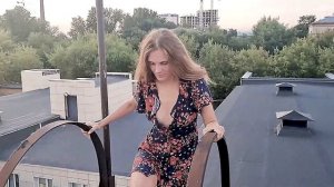 Поваляться на крыше и не спать всю ночь! To lie on the roof and stay up all night!