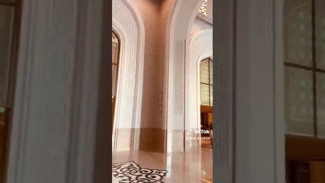 один из самых больших мечетей в мире 💛💙 смотреть онлайн