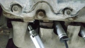 Почему у Део Ланаса 1.5 на одном аккумуляторе есть искра при запуске ДВС а на втором нет подскажите