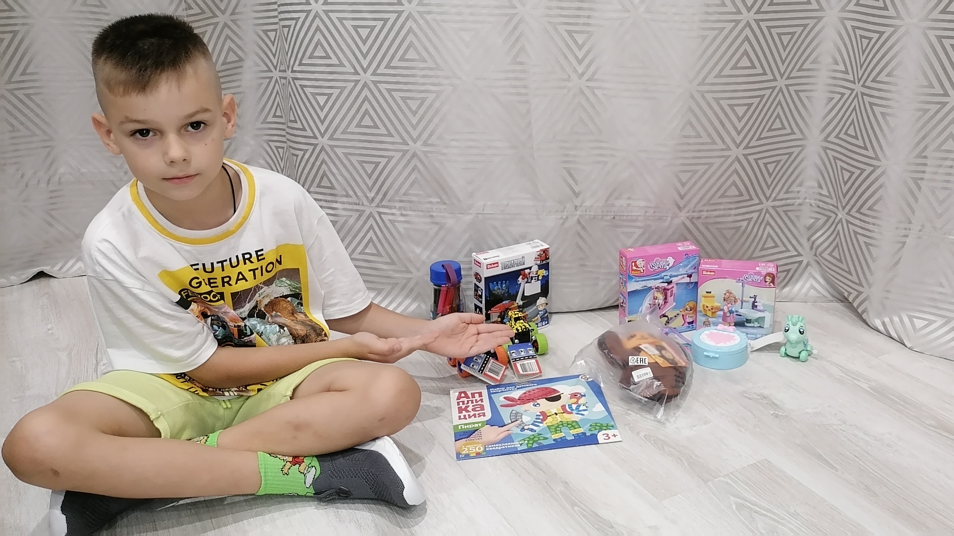 Закупка в "Магнит-косметик" игрушки, аппликация. Распаковка закупки. ОБЗОРЫШ смотрите. Ставьте лайки смотреть онлайн