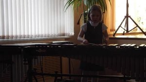 " Шуточка"   маленькая  умница на ксилофоне. Вероника Назымок  7 лет.
