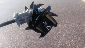 SG230 Эко Стриж 4-тактная коса, работа с насадкой тяпкой.