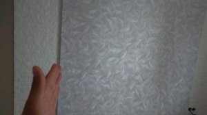 Обклеили обоями конструкцию под изголовье кровати в спальной комнате