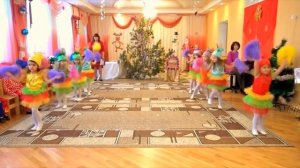 Танец "Хлопушек" в детском саду (ср. гр)