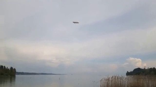 В болотах Выборгского района Ленинградской области рыбаки засняли огромный левитирующий объект смотреть онлайн