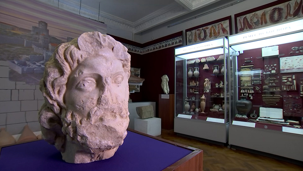 В Крыму обнаружили фрагменты античного храма / События на ТВЦ