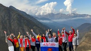 Кавказ, Северная Осетия, Дигорское ущелье, встреча с ослами в горах осенью 2023 года