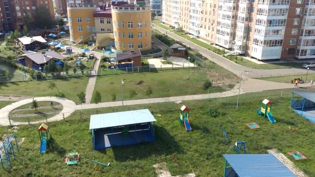 Заброшенный детский сад Советского района Красноярска. Стая голубей.