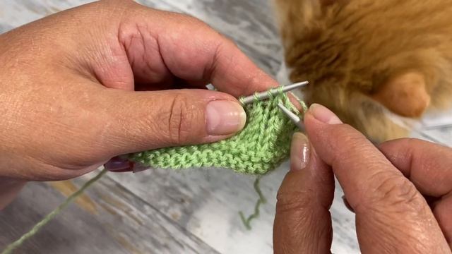 Узоры спицами. Ажурный узор. Knitting patterns. Openwork pattern.
