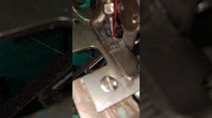 gn1-2d . overlock sewing maschine. заправка нитей