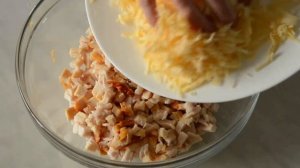 Салат с копченой курицей и красной фасолью