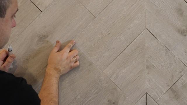 DIY проект: Стена с ТВ и электрическим камином, модерновый вариант ремонта гостинной комнаты. смотреть онлайн