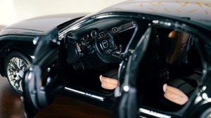 Audi A8 (D3) 4.2 Kyosho VS. Audi A8 (D3) W12 Kyosho Масштабный обзор-сравнение 1:18