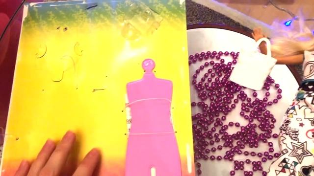 Дед Мороз положил первый подарок под елку Викусе! Кукла Барби! смотреть онлайн