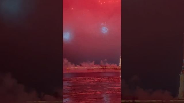 салют над Питером красота неописуемая