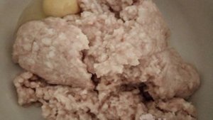 Куриные биточки на сковороде