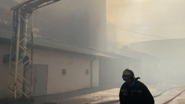 Пожар в Усолье-Сибирском локализован на площади 5,5 тысяч квадратных метров смотреть онлайн