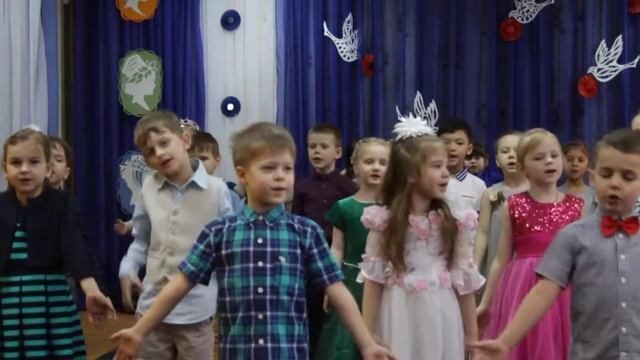 Разбудило солнышко песня в детском саду / Russian Kindergarten смотреть онлайн