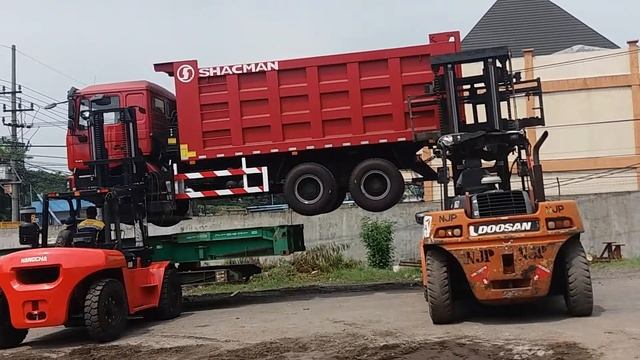 Unloading dump truck shacman f 2000 смотреть онлайн