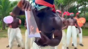 Негры поздравляют с 8 марта