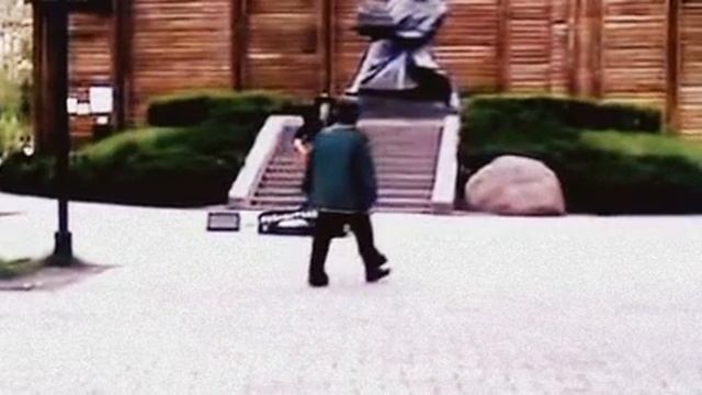 Самый классный уличный музыкант в Киеве смотреть онлайн