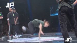 Уличные танцы.  Соревнование.  Япония.   Бразилия.  Батл по павер муву