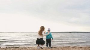 Мама. Исполняют Лёня Бархатов (15 лет) и Марина Артемьева.