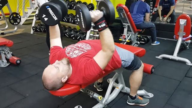 Разводки с гантелями на горизонтали смотреть онлайн