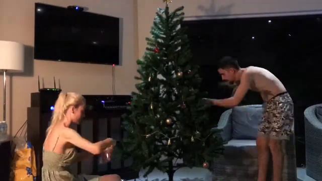 Наряжаем Елку Christmas Tree New Year смотреть онлайн