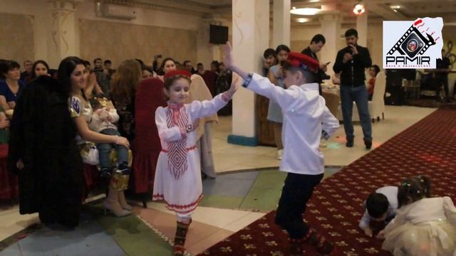 ПАМИРСКАЯ СВАДЬБА ...Красивый и трогательный танец, исполненный детьми!