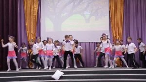 Прощание с осенью танец 4 "В" класса.