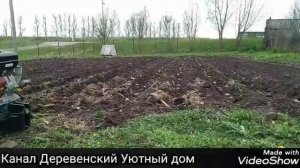 Посадка кортофеля мотоблоком с одиночным окучником.