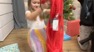 ПОДАРИЛИ новый АЙФОН!!! Мои крутые подарки на новый год / распаковка от Есении