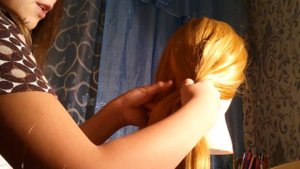 Как плести простую косичку!!!
